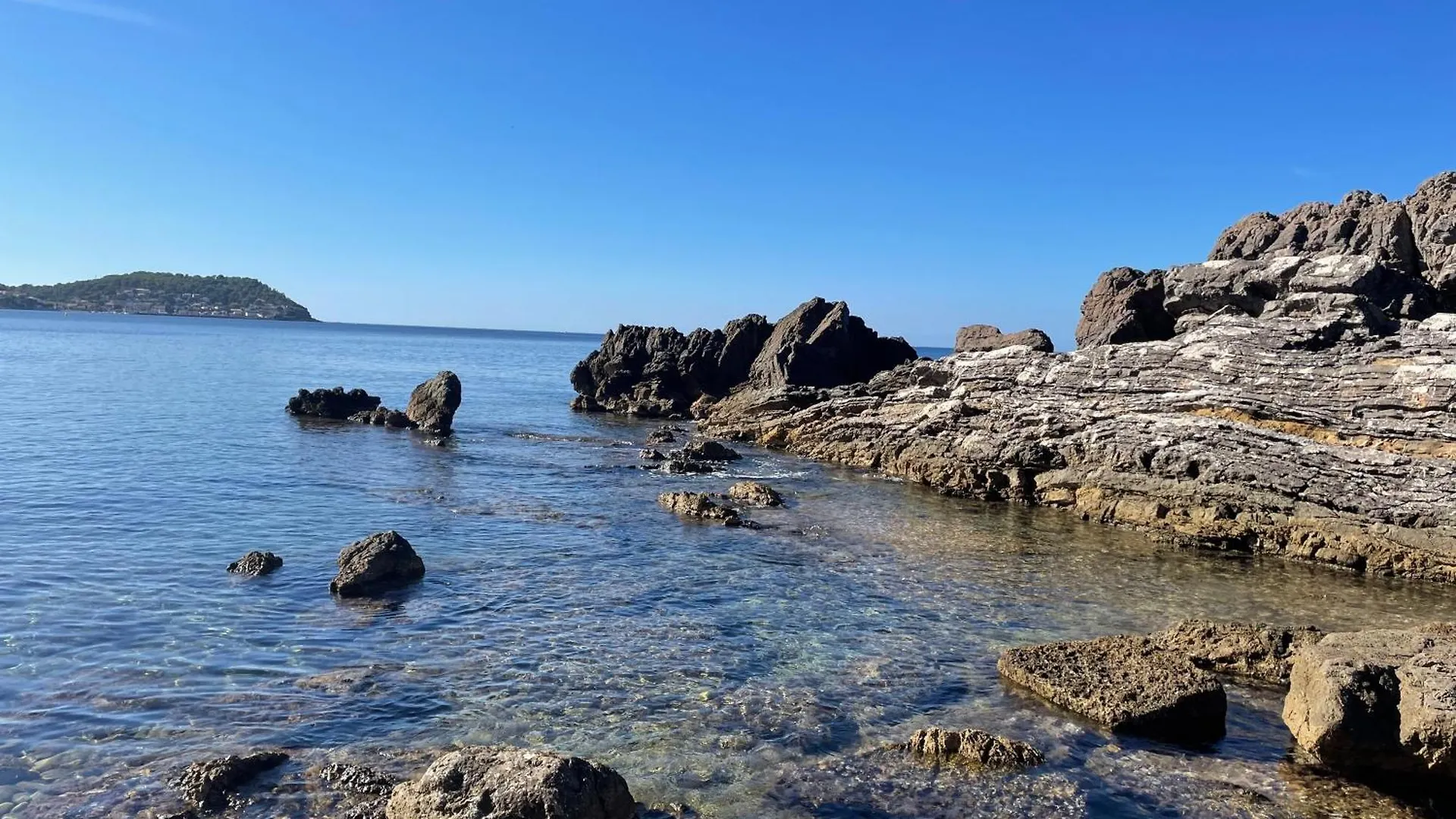 Apartment Appartement Cosy Vue Mer A 50 M De La Plage - Refait A Neuf Et Climatise Le Pradet