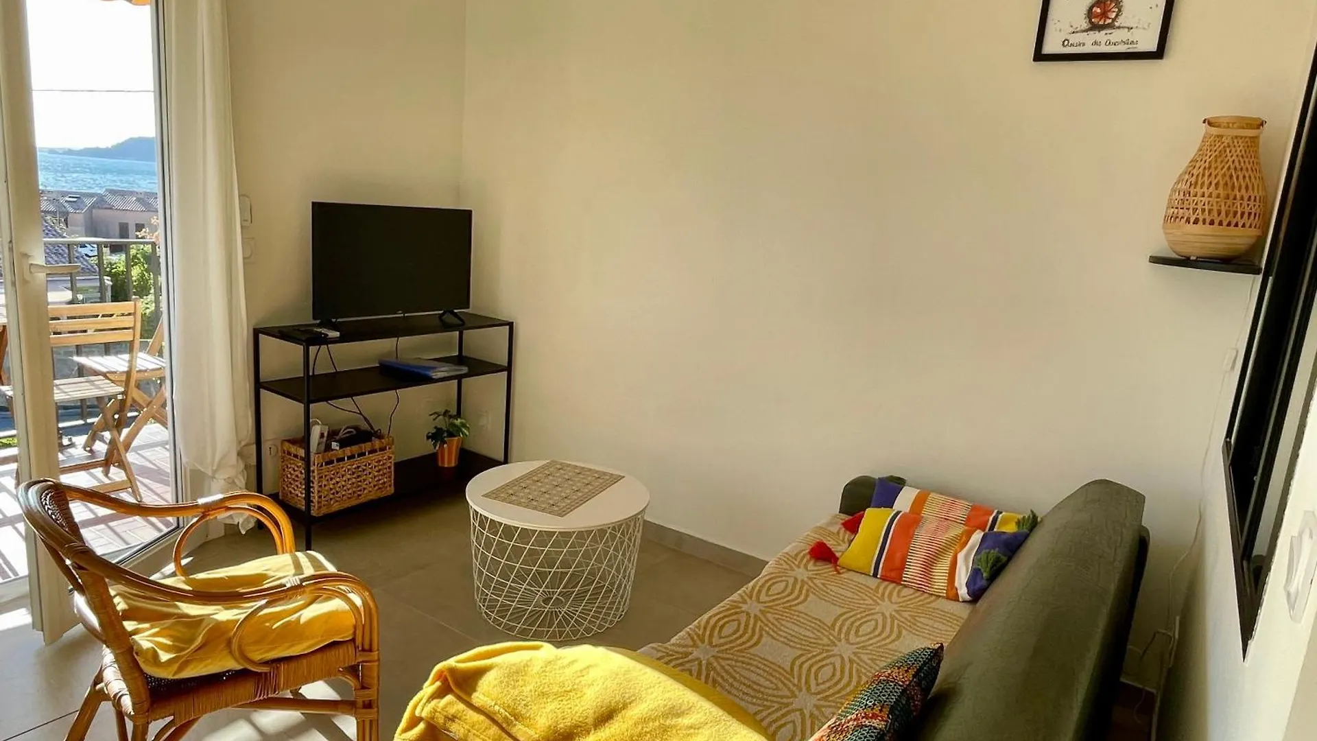 Appartement Cosy Vue Mer A 50 M De La Plage - Refait A Neuf Et Climatise Le Pradet Apartment